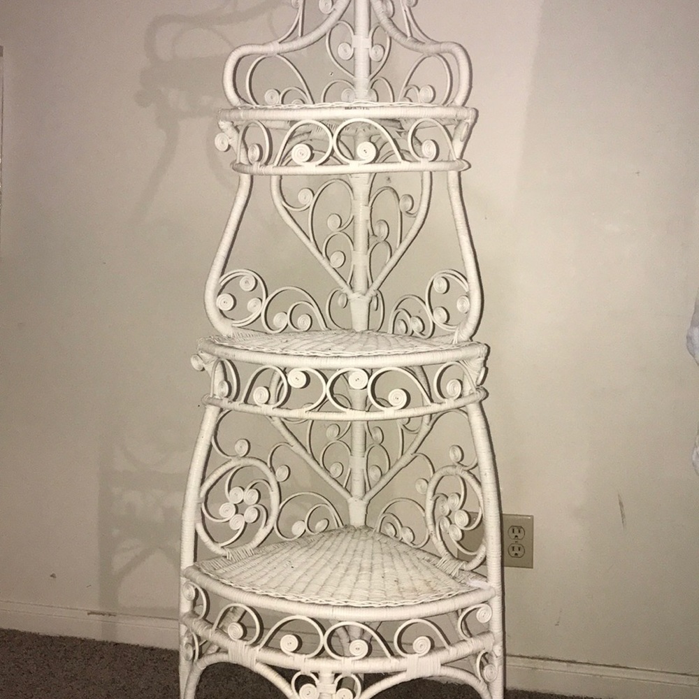 3- tier corner shelf